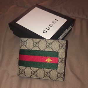 A Gucci web gg wallet